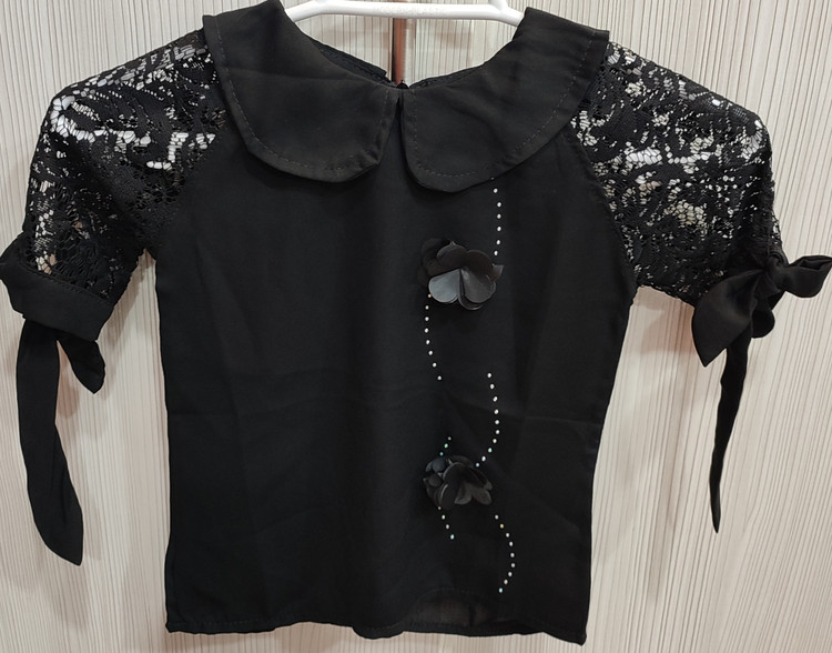 شومیز مشکی دخترانه مدل آستین گیپور گلدار