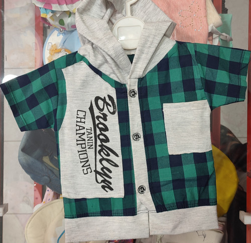 تیشرت کلاهدار پسرانه مدل دکمه دار